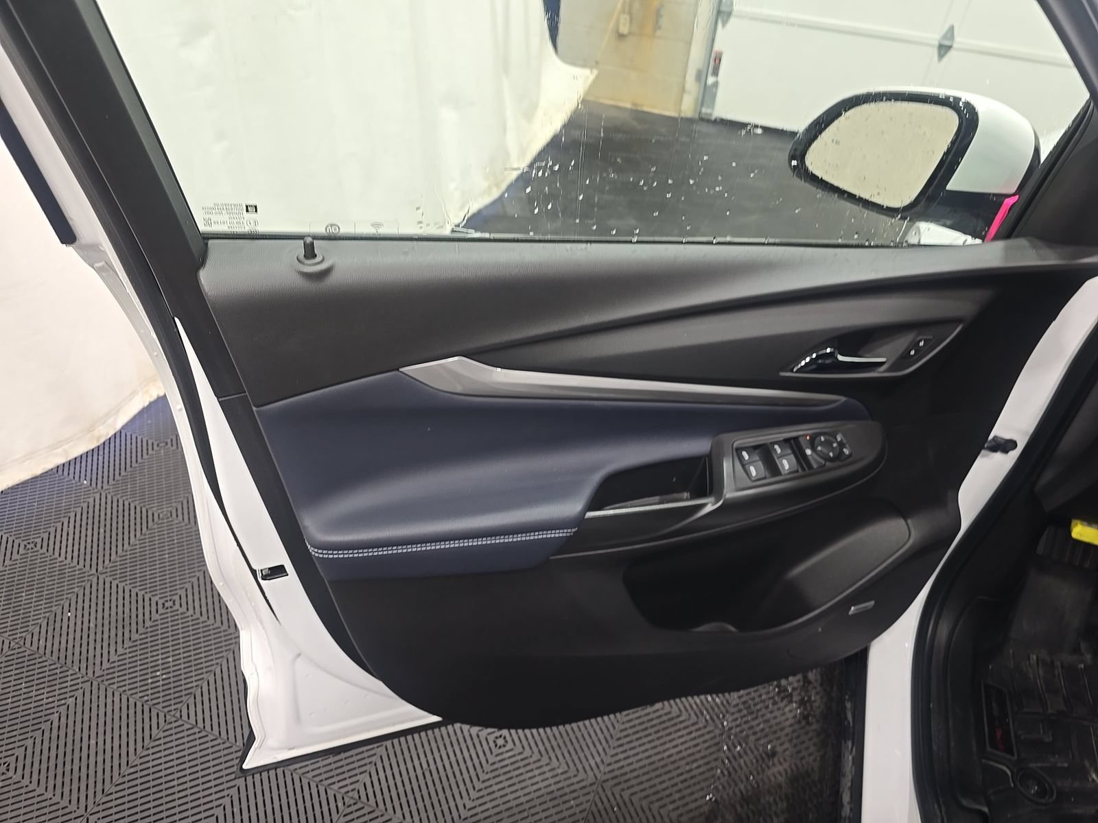 Used 2022 Chevrolet Bolt EUV Premier w/ Sun & Sound Package FWD image 12