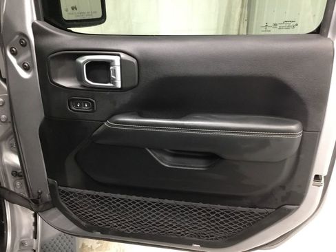 Used 2020 Jeep Wrangler Unlimited Sahara AWD/4WD image 39