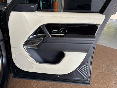 Used 2023 Land Rover Range Rover SE image 20