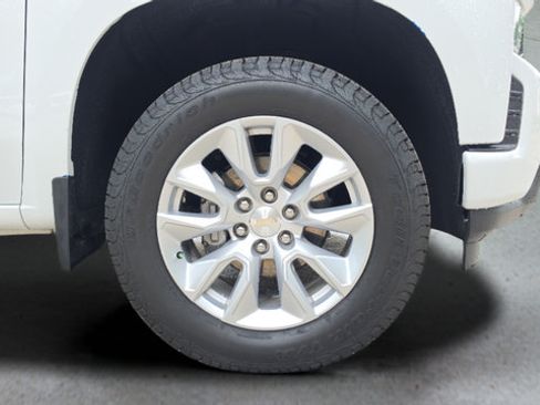 Used 2022 Chevrolet Silverado 1500 Custom w/ Safety Confidence Package AWD/4WD image 39