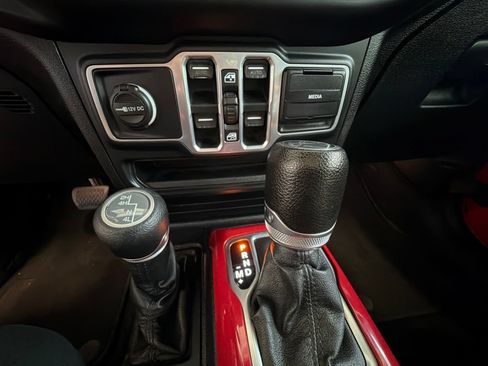 Used 2018 Jeep Wrangler Unlimited Sport S AWD/4WD image 21