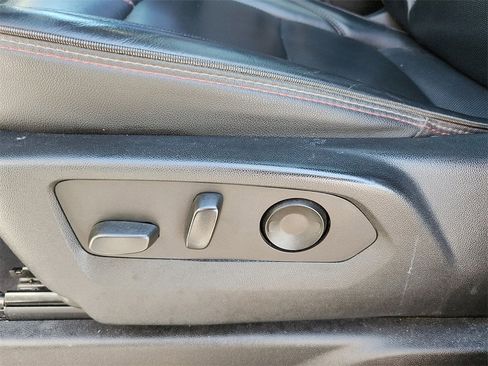 Used 2021 Chevrolet Suburban RST w/ Luxury Package image 17