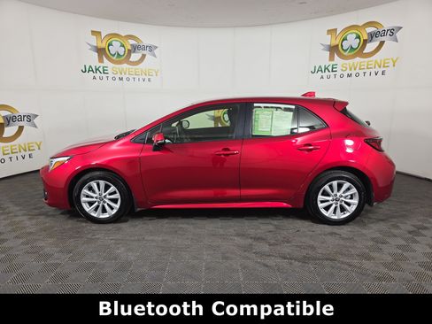 Used 2025 Toyota Corolla SE w/ SE Package FWD image 4