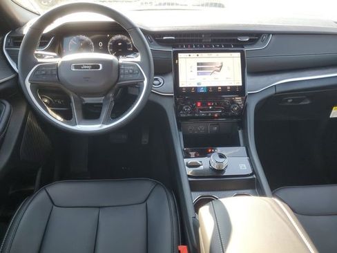 New 2025 Jeep Grand Cherokee Limited image 16