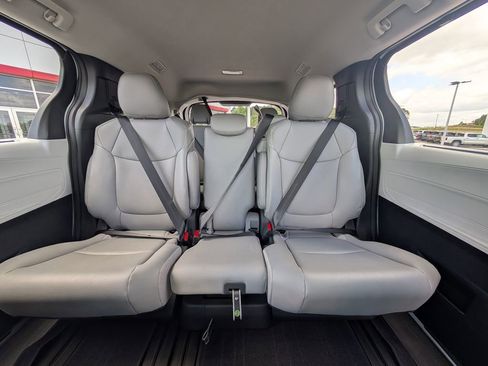 New 2026 Toyota Sienna XLE image 23