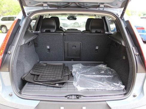 Used 2023 Volvo XC40 B5 Plus w/ Protection Package Premier AWD/4WD image 19