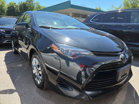 Used 2018 Toyota Corolla LE FWD image 3
