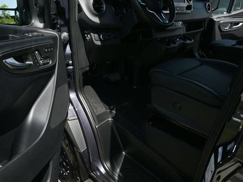 Used 2023 Mercedes-Benz Sprinter 2500 image 7