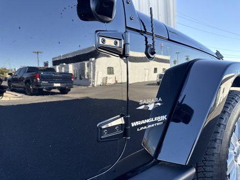 Used 2018 Jeep Wrangler Unlimited Sahara w/ Connectivity Group image 35