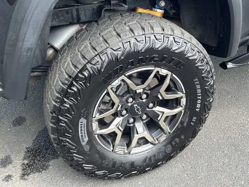 Used 2026 Chevrolet Colorado ZR2 w/ Technology Package AWD/4WD image 5