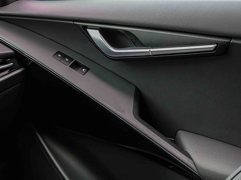 Certified 2025 Kia Niro Wind w/ Wind Preserve Package FWD image 19