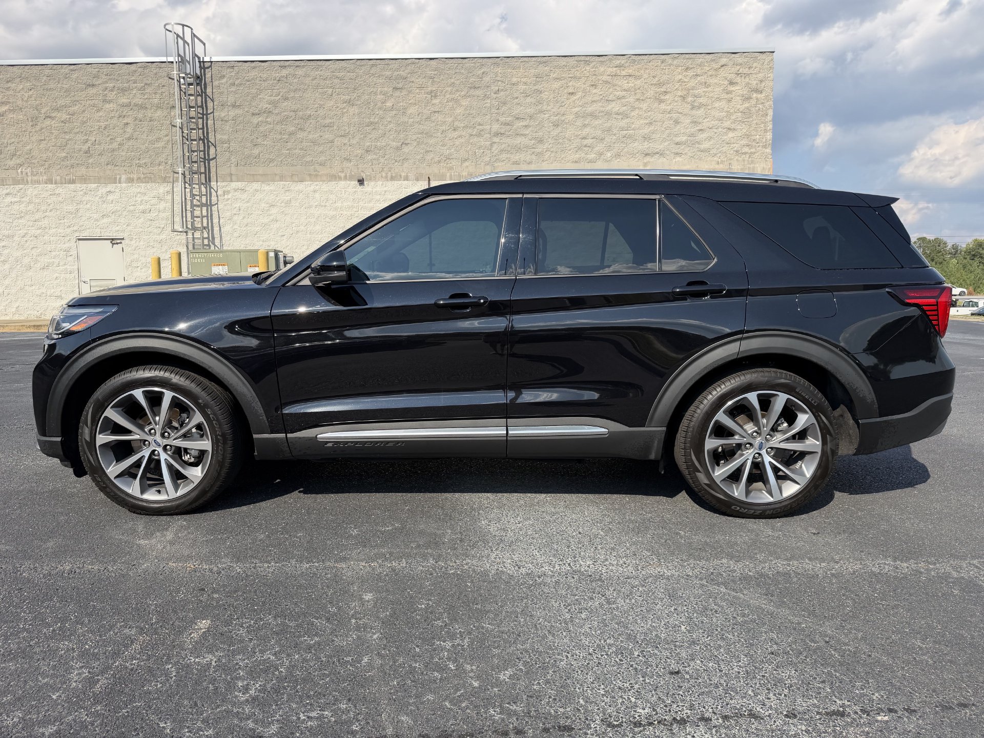 Used 2025 Ford Explorer Platinum w/ Ultimate Package RWD image 13