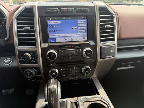 Used 2018 Ford F150 Platinum w/ Equipment Group 701A Luxury AWD/4WD image 8