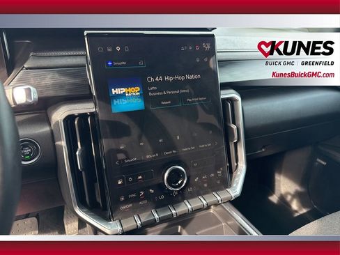 Used 2025 GMC Acadia Elevation AWD/4WD image 24