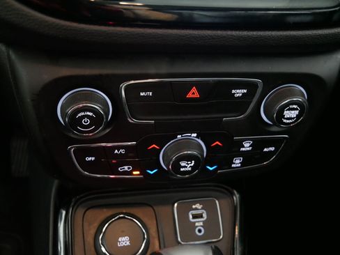 Used 2018 Jeep Compass Limited w/ Safe & Security Group AWD/4WD image 23