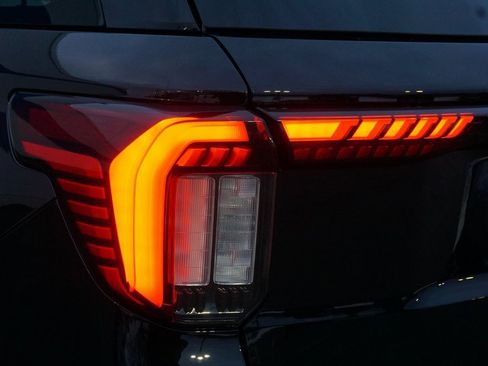 Used 2025 Ford Explorer Platinum w/ Ultimate Package image 39