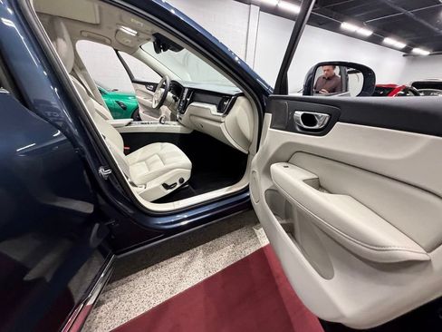 Used 2023 Volvo XC60 B5 Plus w/ Climate Package AWD/4WD image 35