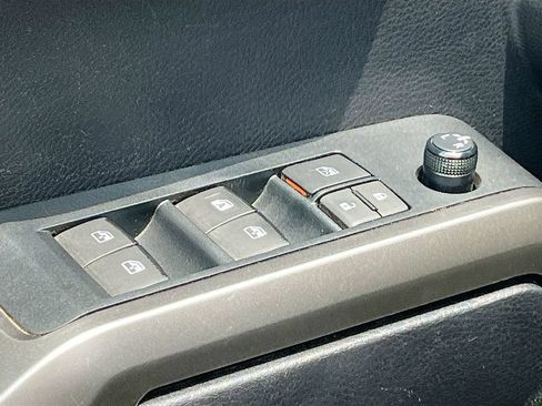 Used 2020 Toyota Tacoma SR5 RWD image 17