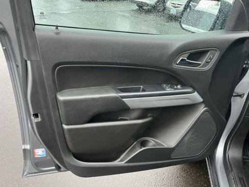 Used 2022 Chevrolet Colorado LT w/ Fleet Safety Package RWD image 15