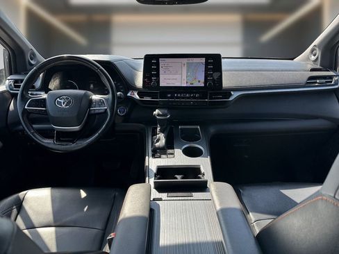Used 2022 Toyota Sienna XSE w/ XSE Plus Package FWD image 9