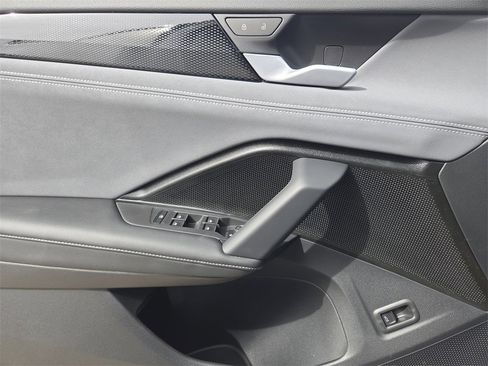 New 2026 Volkswagen Tiguan SE image 18