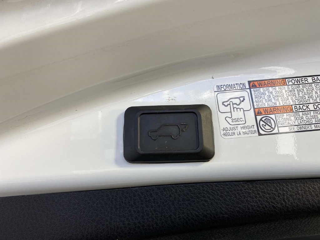 Used 2016 Toyota RAV4 XLE AWD/4WD image 9