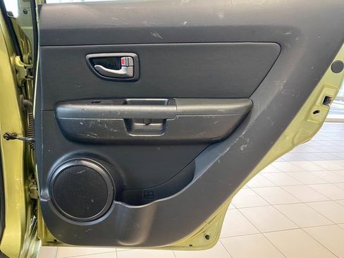 Used 2011 Kia Soul + image 10