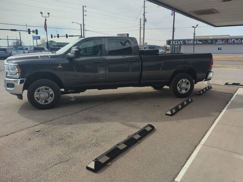 Used 2024 RAM 2500 Tradesman w/ Chrome Appearance Group image 3