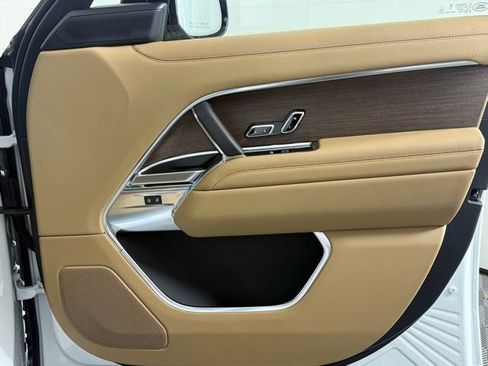 New 2026 Land Rover Range Rover SE image 17