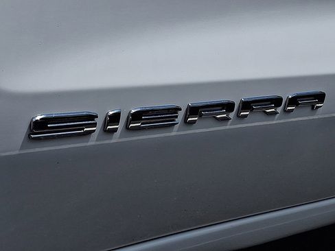 Used 2026 GMC Sierra 1500 SLT AWD/4WD image 31