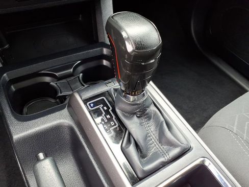 Used 2017 Toyota Tacoma TRD Off-Road w/ Tow Package (A/T) AWD/4WD image 9