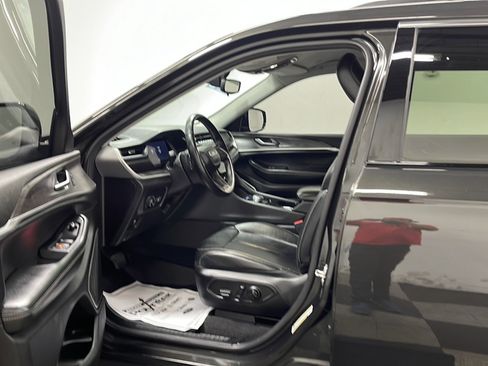 Used 2021 Jeep Grand Cherokee L Limited AWD/4WD image 2