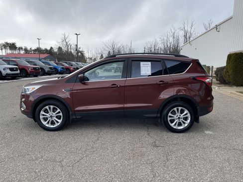 Used 2018 Ford Escape SE w/ SE Sync 3 Package image 6