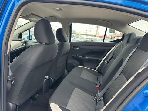 Used 2022 Nissan Versa SV image 9