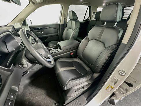 Used 2025 Honda Pilot EX-L image 13