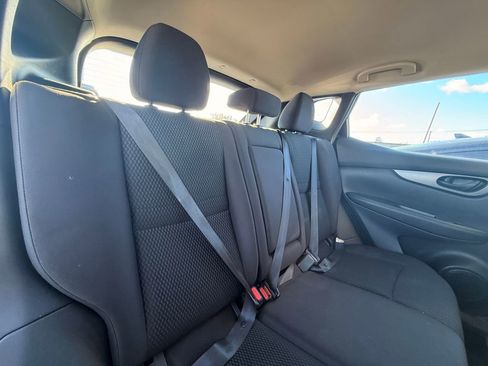 Used 2018 Nissan Rogue Sport S image 15