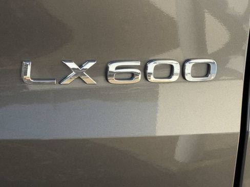 Used 2023 Lexus LX 600 4WD w/ Appearance Package image 11
