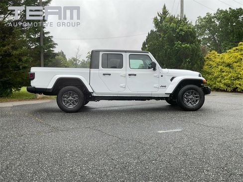 New 2025 Jeep Gladiator Sport image 29