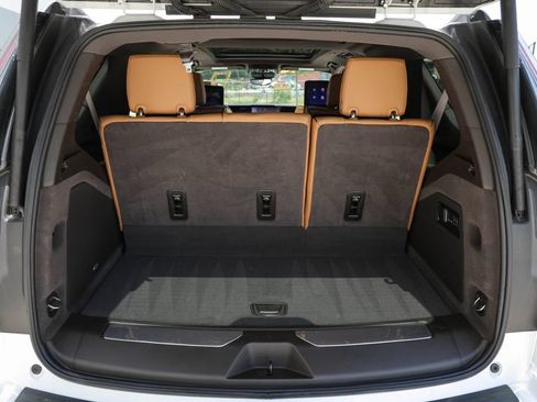 Used 2025 Cadillac Escalade Premium Luxury w/ LPO, Floor Liner Package AWD/4WD image 29