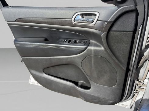 Used 2018 Jeep Grand Cherokee Altitude image 29