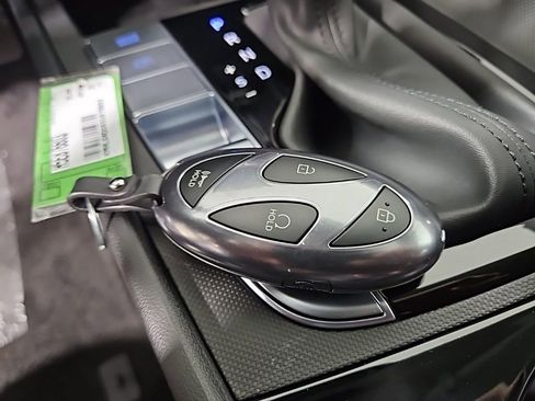 Certified 2025 Hyundai Elantra SEL image 31