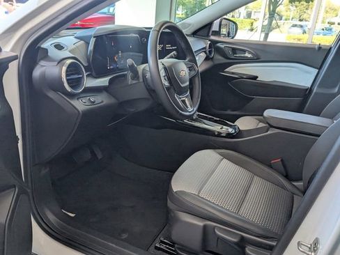 Used 2025 Chevrolet Trax LT w/ Driver Confidence Package image 6