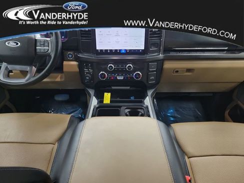 Used 2023 Ford F250 Lariat w/ Chrome Package image 16