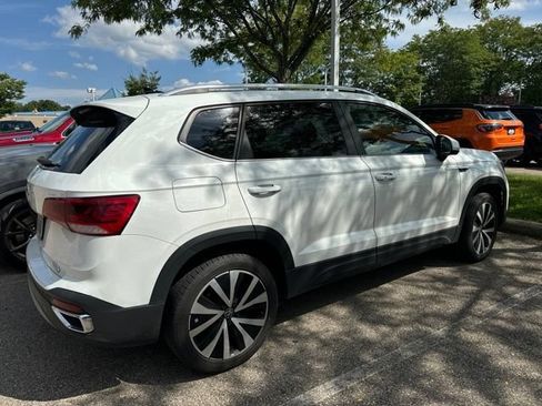 Used 2024 Volkswagen Taos SE FWD image 4