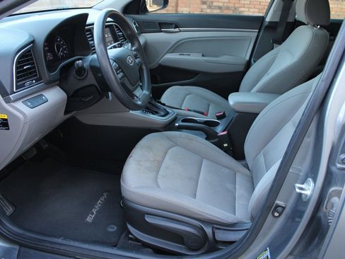 Used 2017 Hyundai Elantra SE image 15