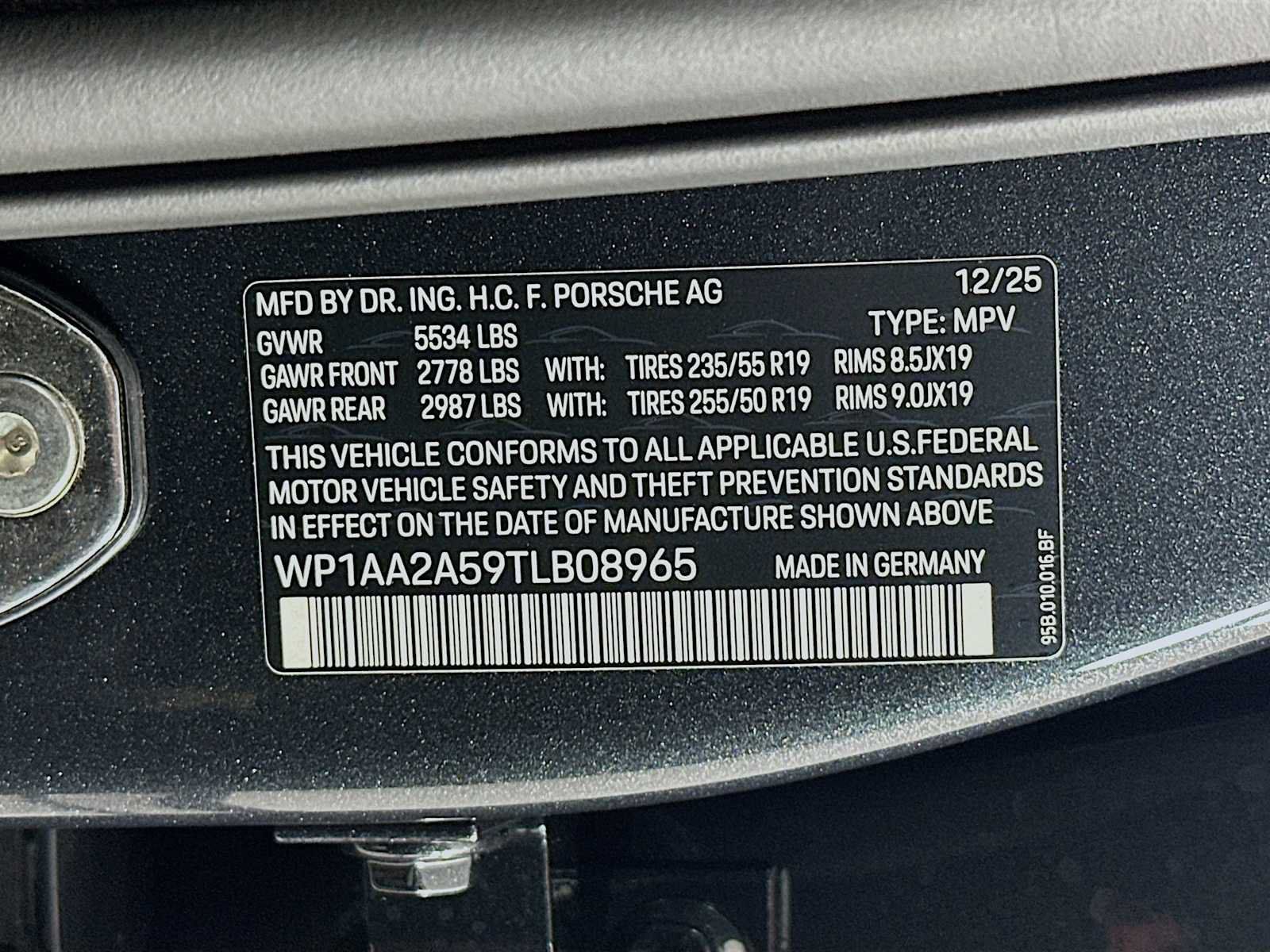 Used 2026 Porsche Macan AWD/4WD image 33