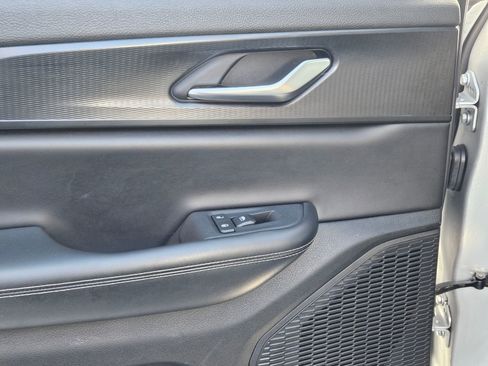 Used 2024 Jeep Grand Cherokee Laredo image 24