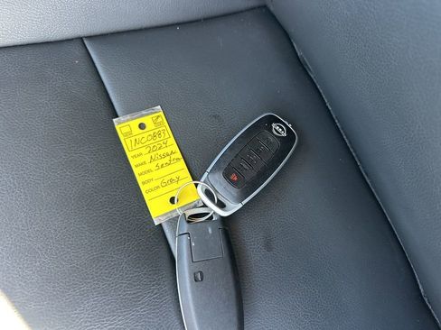 Used 2024 Nissan Sentra SR w/ SR Premium Package image 34