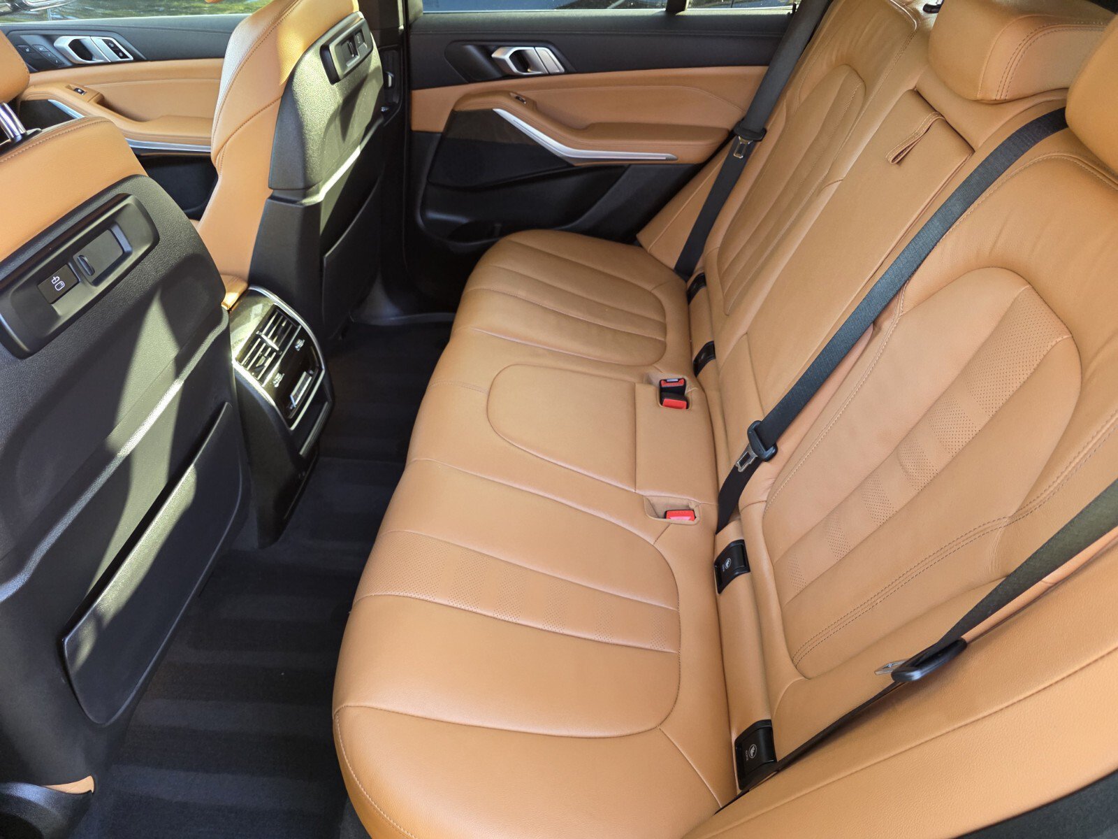 Used 2022 BMW X5 xDrive40i w/ Luxury Seating Package AWD/4WD image 14