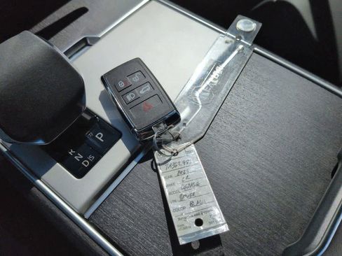 New 2026 Land Rover Range Rover Long Wheelbase SE image 38